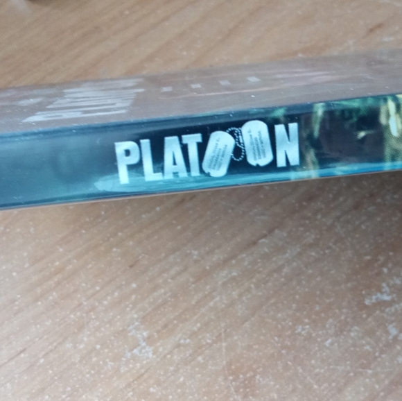 Platoon DVD (Oliver Stone Film) - Picture 2 of 11